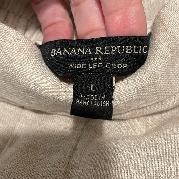 2/$25! NWOT! Banana Republic Light Tan Wide-Leg Crop Pants - Picture 5 of 9